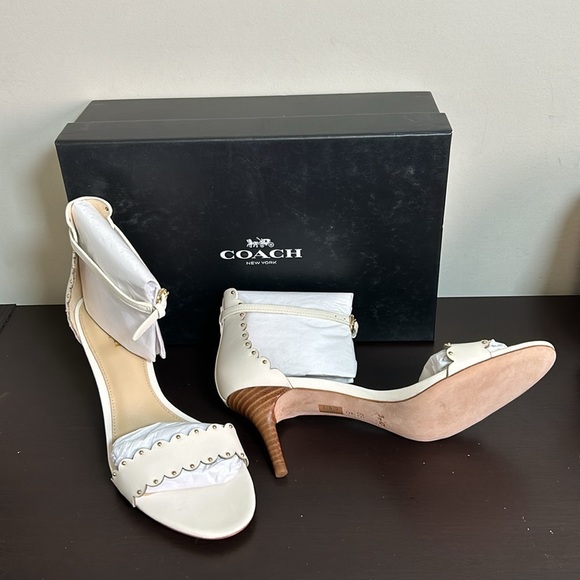 COACH Monica Soft Shine Calf Chalk Kitten Heel Scallop Leather Sz 8.5 NEW - Picture 2 of 12